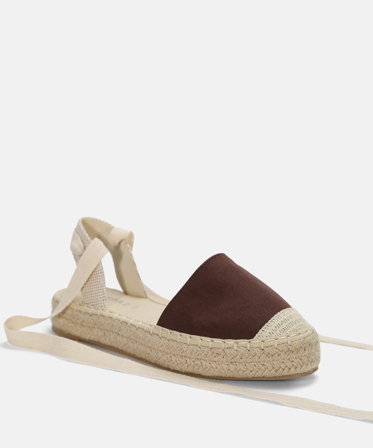 Alpargata plana atada